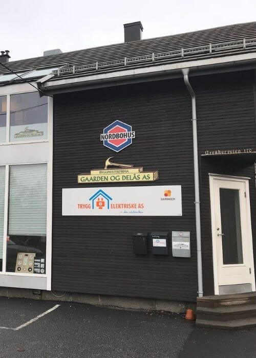 Fasade på kontorbygg til Byggmesterfirma Gaarden og Delås AS i Sarpsborg